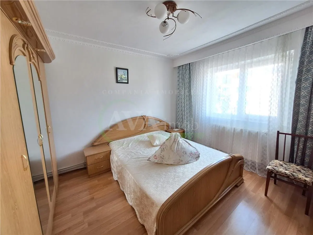 Apartament 3 camere decomandat , zona Nord-Bacau - foto 1