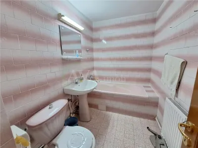 Apartament 3 camere decomandat , zona Nord-Bacau - foto 12