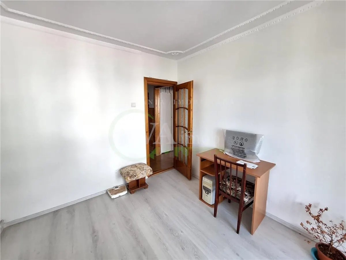 Apartament 3 camere decomandat , zona Nord-Bacau - foto 16