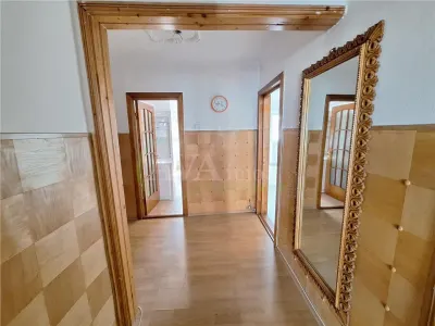 Apartament 3 camere decomandat , zona Nord-Bacau - foto 9