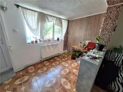 Apartament  2 camere semidecomandat , zona Milcov - foto 8