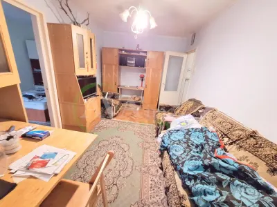 Apartament 2 camere , etaj 1,cu centrala, zona Narcisa - foto 2