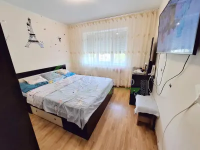 Apartament 3 camere semidecomandat  zona MIilcov - foto 9