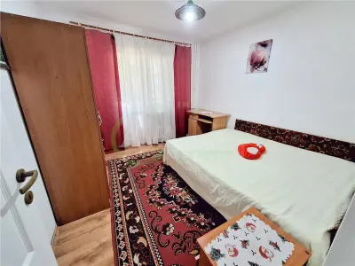 Apartament 2 semidecomandate, parter, mobilat, zona Narcisa - Bacau