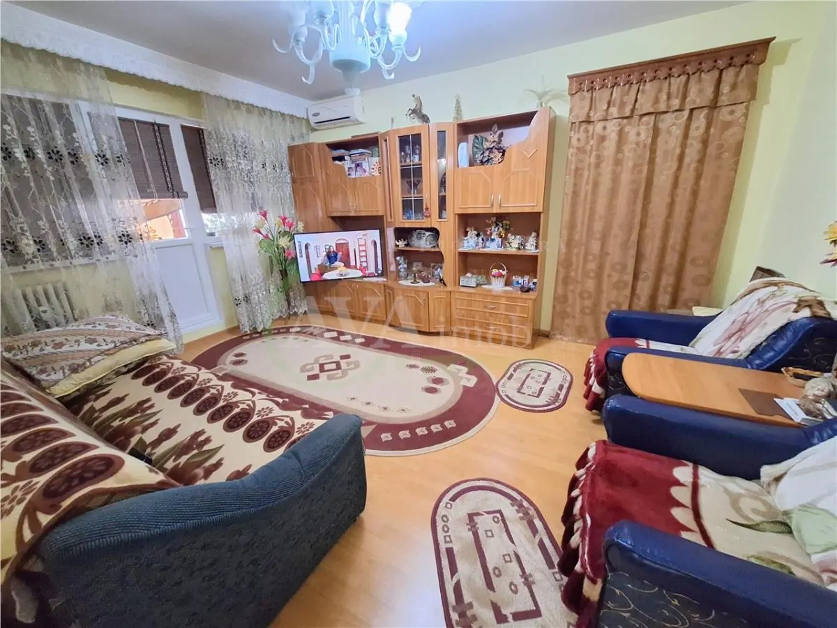 Apartament  2 camere semidecomandat, zona Orizont - foto 1