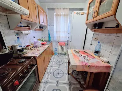 Apartament  2 camere semidecomandat, zona Orizont - foto 9