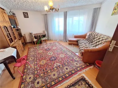 Apartament 3 camere semidecomandat zona Milcov - Bacau