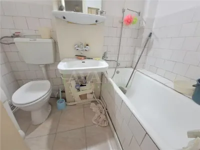 Apartament 2 decomandate, etaj 2, zona 9 Mai Ciupercute - foto 8