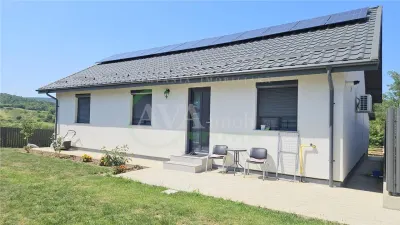 Casa 3 dormitoare, 2 bai, Moderna, zona Magura - Bacau