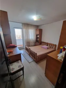 Apartament 3 cam renovat  et 3 din 4  zona F-uri - foto 6