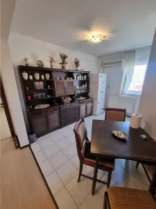 Apartament 3 cam renovat  et 3 din 4  zona F-uri - foto 8