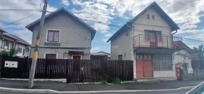 Casa 6 camere de vanzare Pucioasa 441 mp teren - Pucioasa