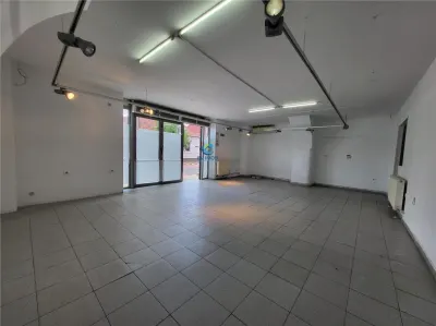 Vanzare spatiu comercial, Ghimbav, Central langa Primarie, vitrina - foto 6