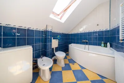Vanzare casa imbratisata de natura in zona Bunloc, teren 445 mp - foto 17