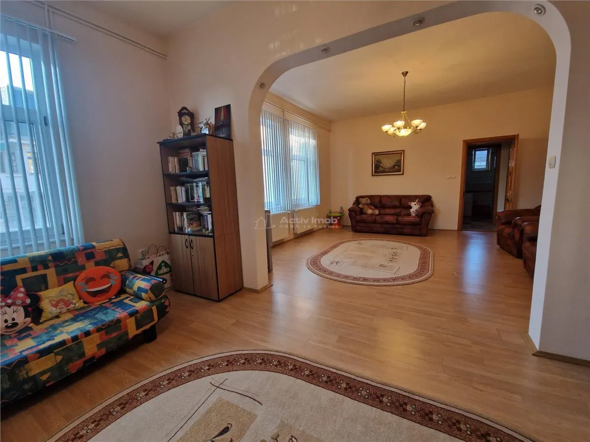 Casa P+E, suprafata utila 446.66 mp, teren 866, pretabila - clinica, restaurant, pensiune - foto 1
