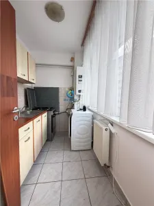 Vanzare garsoniera decomandata in bloc de apartamente, zona Garii - foto 6