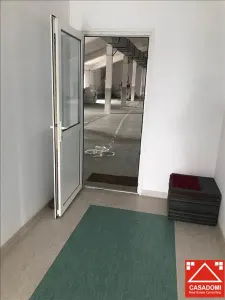 Hala renovata, cu acces rapid la autostrada - foto 14