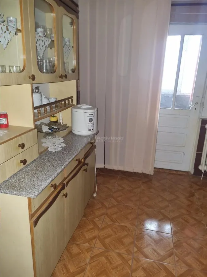 Apartament 3 cam, 2 bai , dcomandat  str Libertatii langa Piata - foto 7