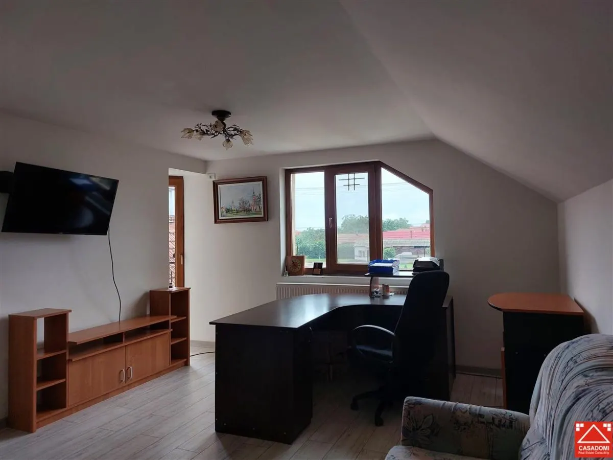 Casa mare pentru locuit sau birouri! De inchiriat sau de vanzare! - foto 1