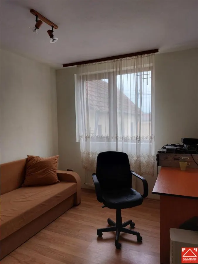Casa mare pentru locuit sau birouri! De inchiriat sau de vanzare! - foto 10
