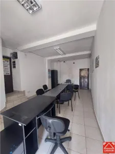 Imobil cu 18 incaperi pentru activitati diverse, in Gradiste - foto 6