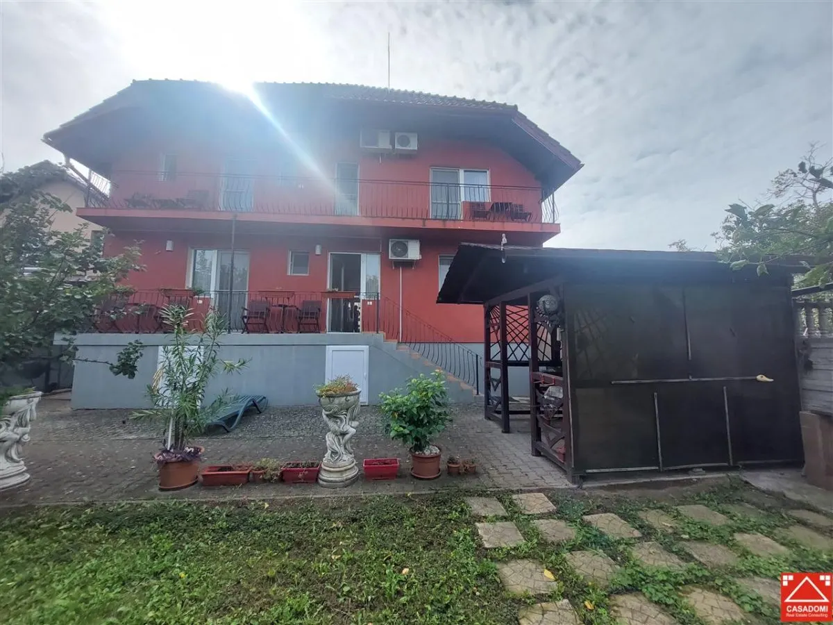 Casa cu 10 camere pentru pensiune sau locuit - foto 1