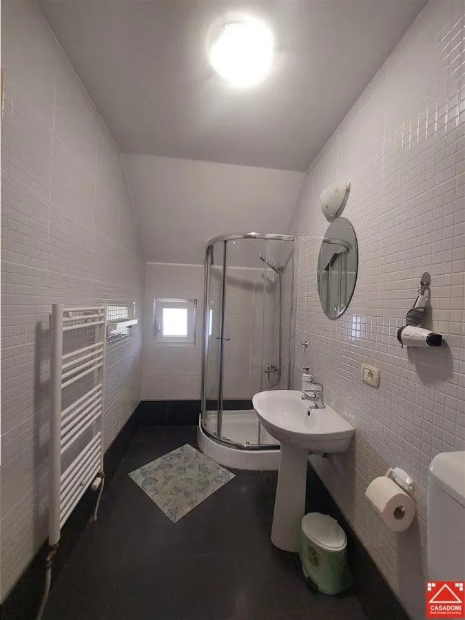 Casa cu 10 camere pentru pensiune sau locuit - foto 14