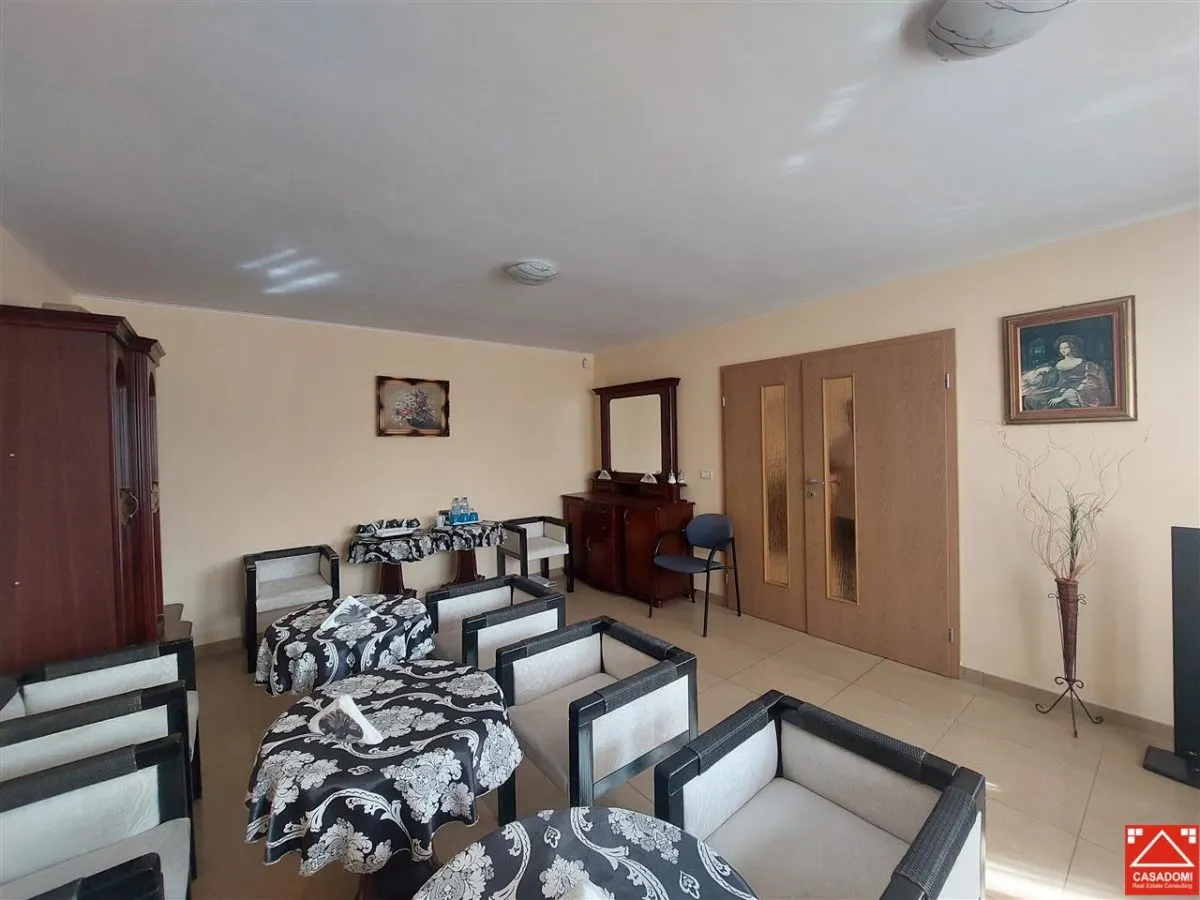 Casa cu 10 camere pentru pensiune sau locuit - foto 7