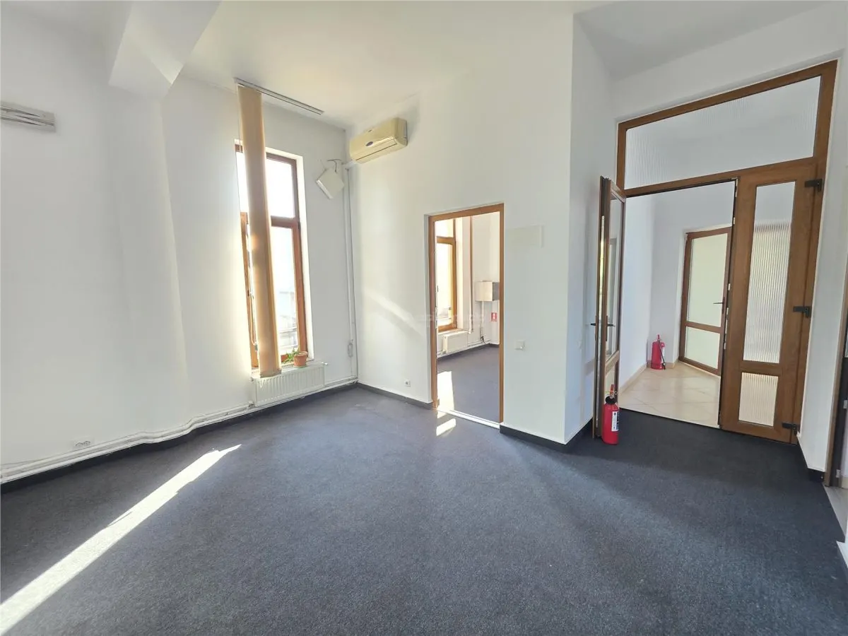Spatiu D+P+1+M - 17 camere - 793mp - teren 532 mp - Eroii Revolutiei - foto 20