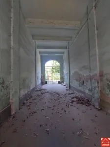 Cladire ultracentrala cu curte privata, pentru activitati diverse - foto 12