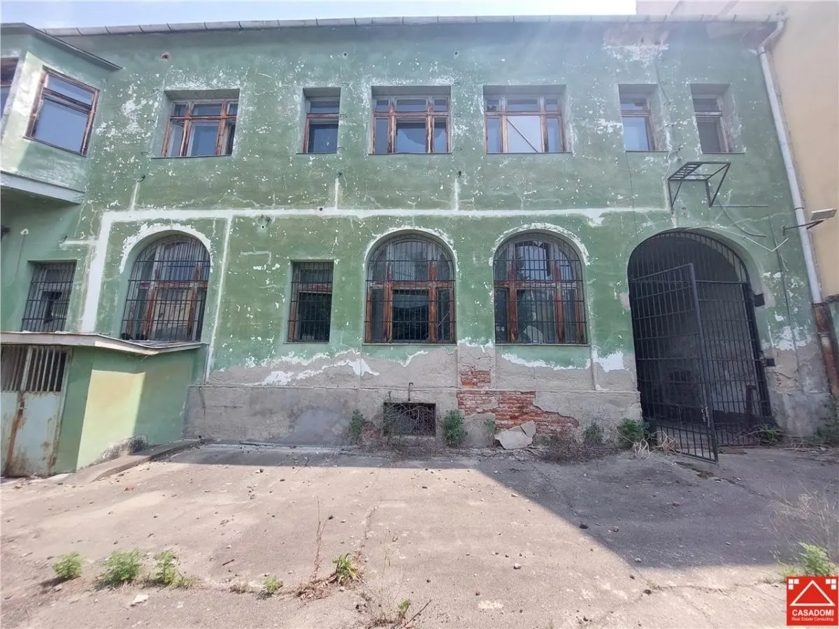 Cladire ultracentrala cu curte privata, pentru activitati diverse - foto 16