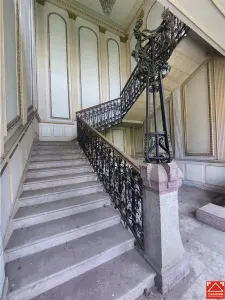 Cladire ultracentrala cu curte privata, pentru activitati diverse - foto 4