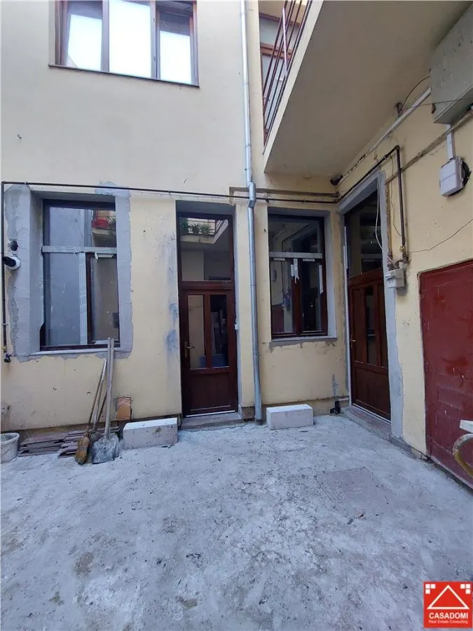 Apartament cu curte privata, zona Bou Rosu, pentru locuit sau afacere - foto 1