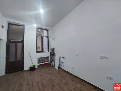 Apartament cu curte privata, zona Bou Rosu, pentru locuit sau afacere - foto 7