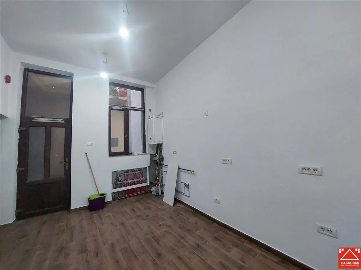 Apartament cu curte privata, zona Bou Rosu, pentru locuit sau afacere - foto 7