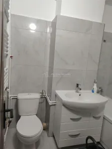 Apartament recent renovat 2 camere de inchiriat – zona   Pavcom - foto 3