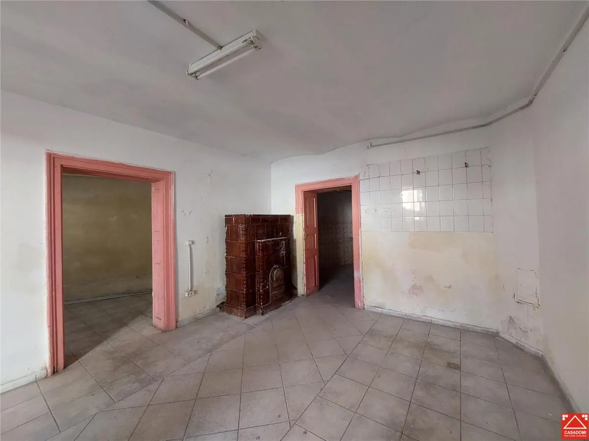 Casa cu spatiu comercial, zona Intim - foto 12