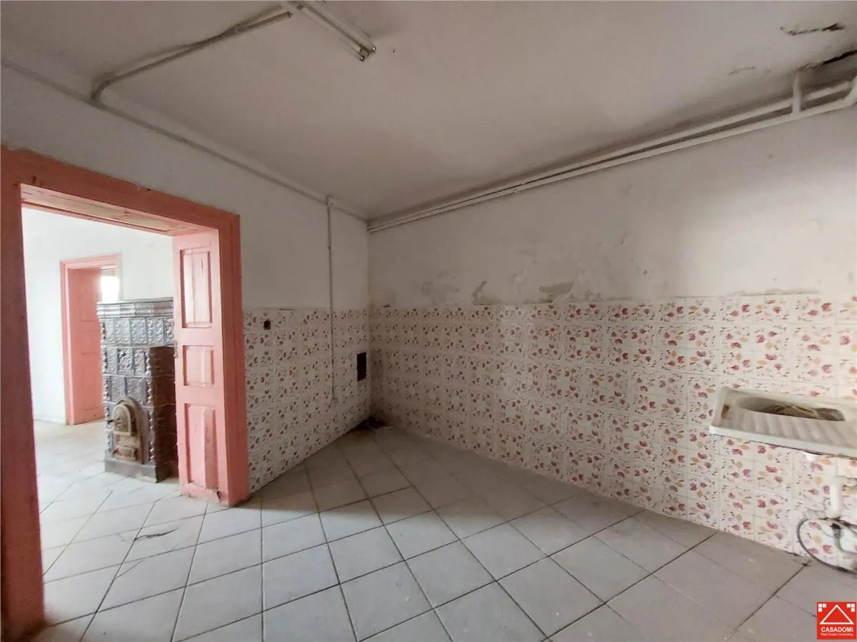 Casa cu spatiu comercial, zona Intim - foto 13