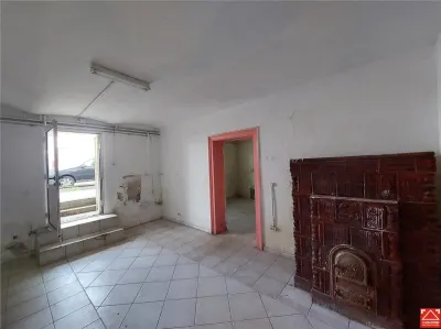 Casa cu spatiu comercial, zona Intim - foto 14