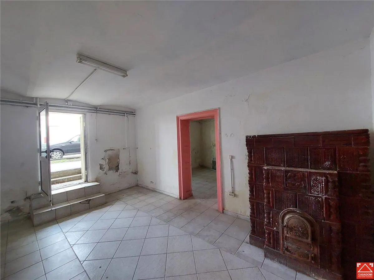 Casa cu spatiu comercial, zona Intim - foto 14