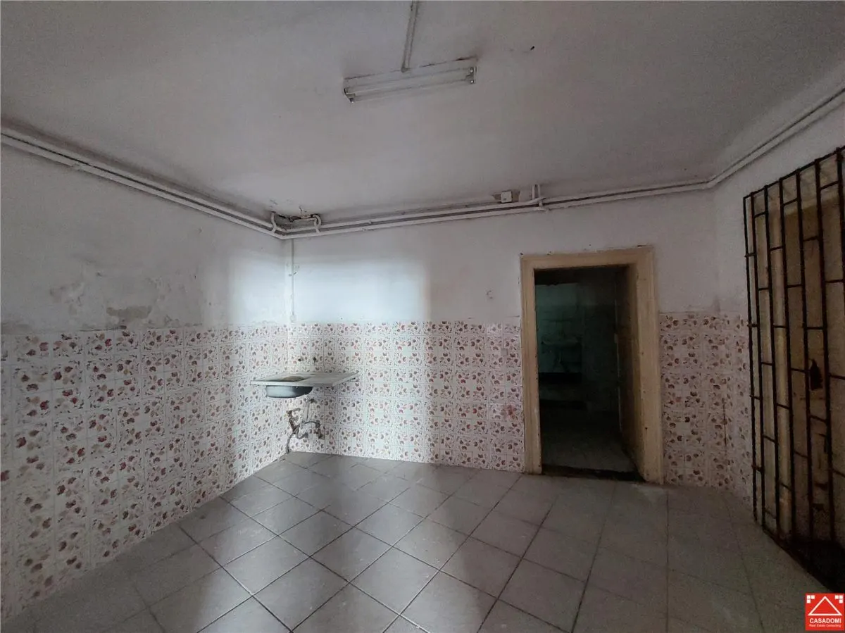 Casa cu spatiu comercial, zona Intim - foto 15