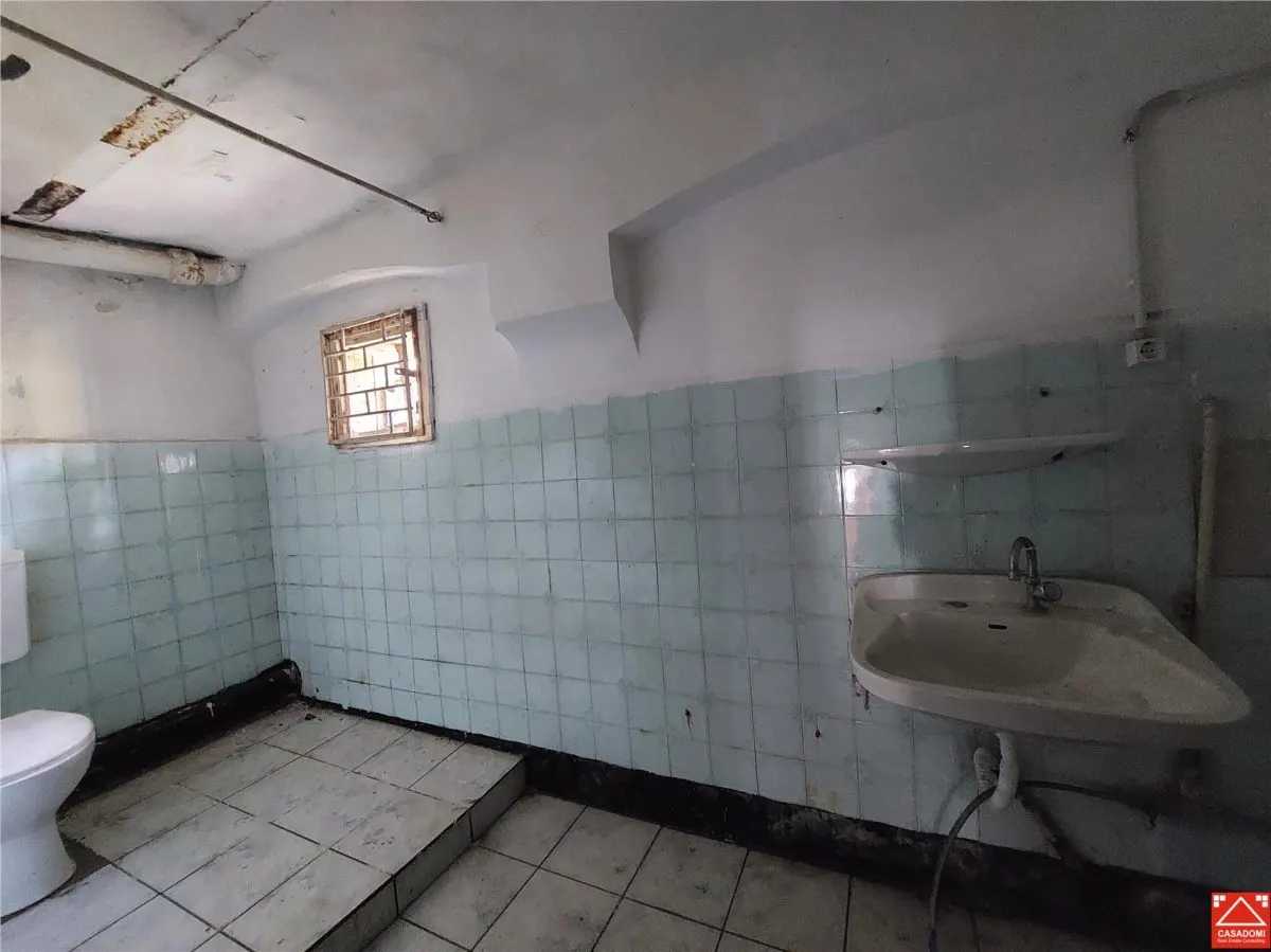 Casa cu spatiu comercial, zona Intim - foto 17