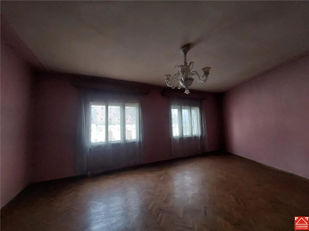 Casa cu spatiu comercial, zona Intim - foto 4