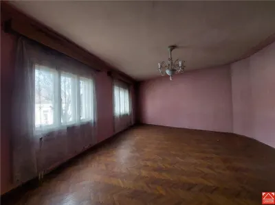 Casa cu spatiu comercial, zona Intim - foto 5