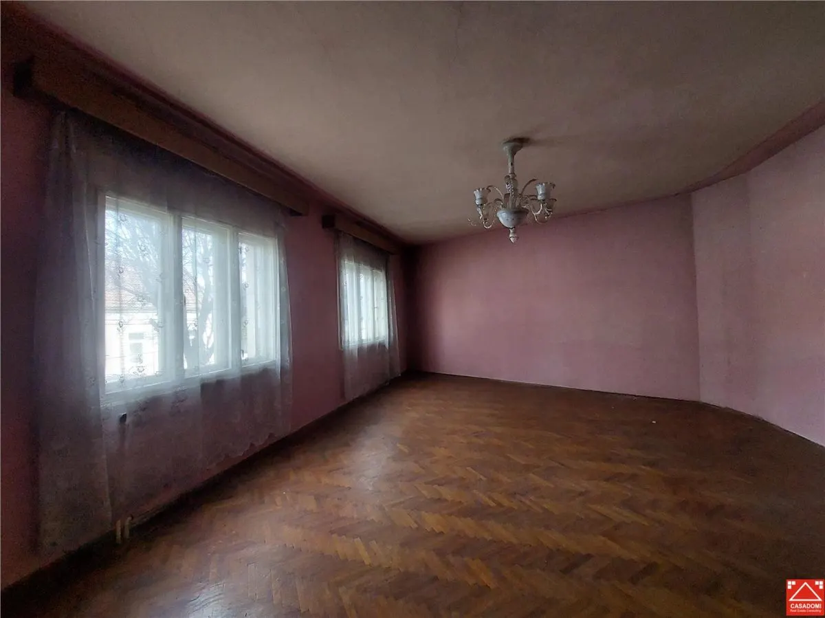 Casa cu spatiu comercial, zona Intim - foto 5