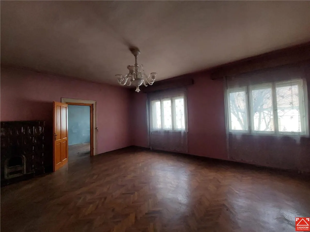 Casa cu spatiu comercial, zona Intim - foto 6