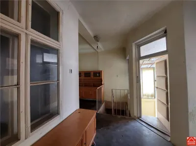 Casa cu spatiu comercial, zona Intim - foto 10