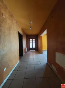 SUPER OCAZIE!!! Casa spatioasa cu teren mare, pe colt, in Periam - foto 14