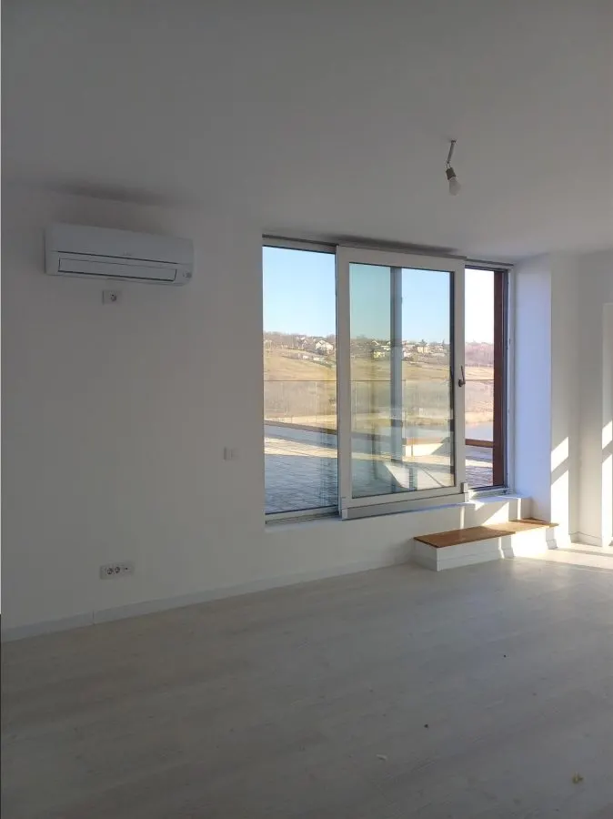 Apartament cu 2 cam si terasa, vedere catre lac - foto 12