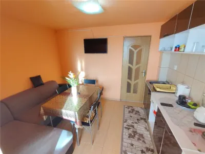Oravita, Apt.2 Cam, la Cheie, Decomandat, 55MP - foto 6